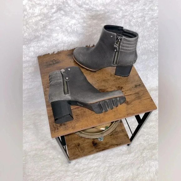 Sorel | Danica Waterproof Leather Booties - Picture 1 of 9